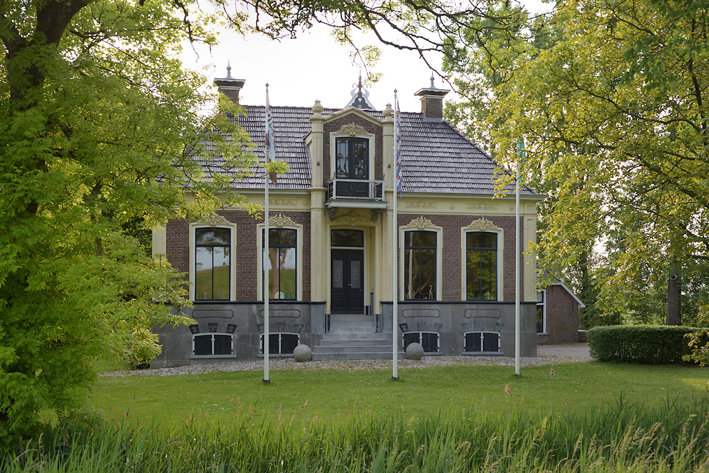 Dwarshuisboerderij, Bredyk 30 te Leeuwarden