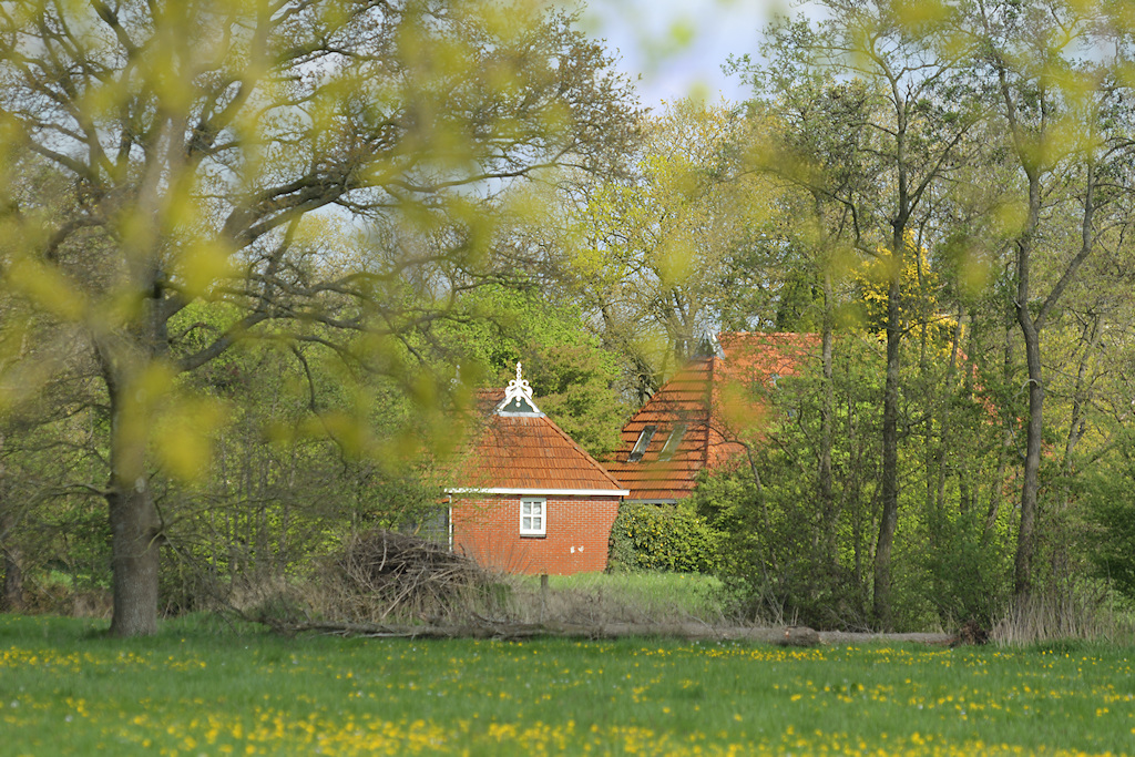 Drachtsterkompenije, boerderij met schuur