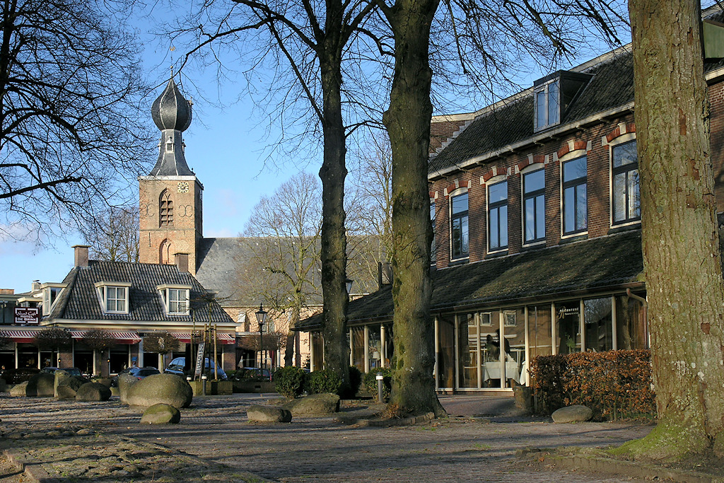 Kerk vanaf de brink in Dwingeloo