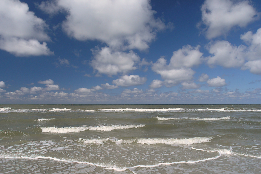 Schiermonnikoog, branding aan het noordzeestrand