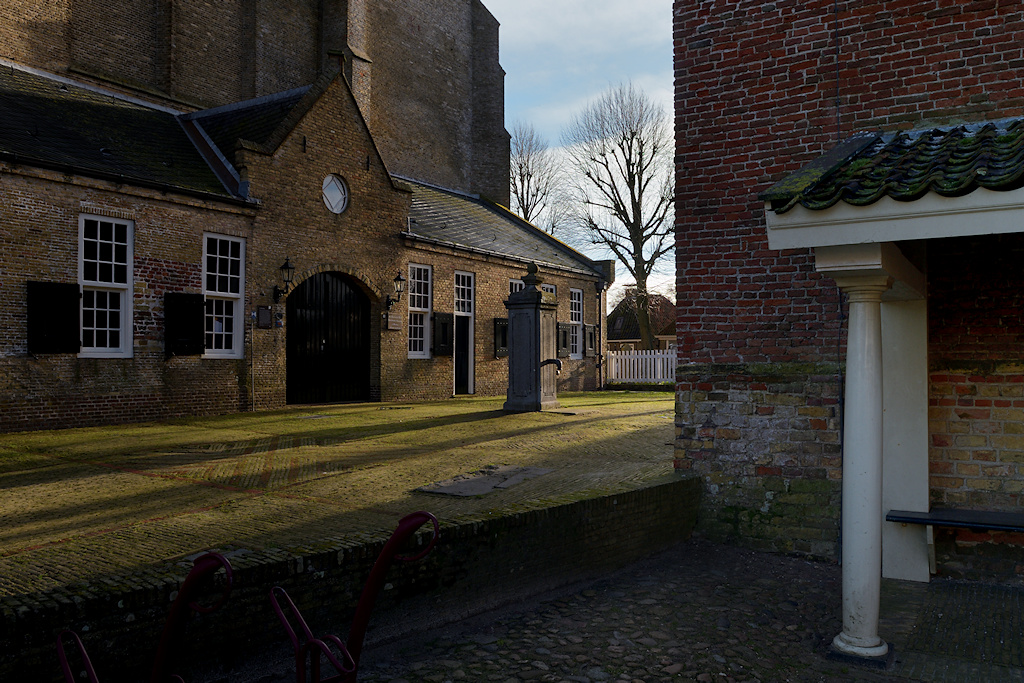 Workum, ruimte tussen de Sint-Gertrudiskerk en kerktoren